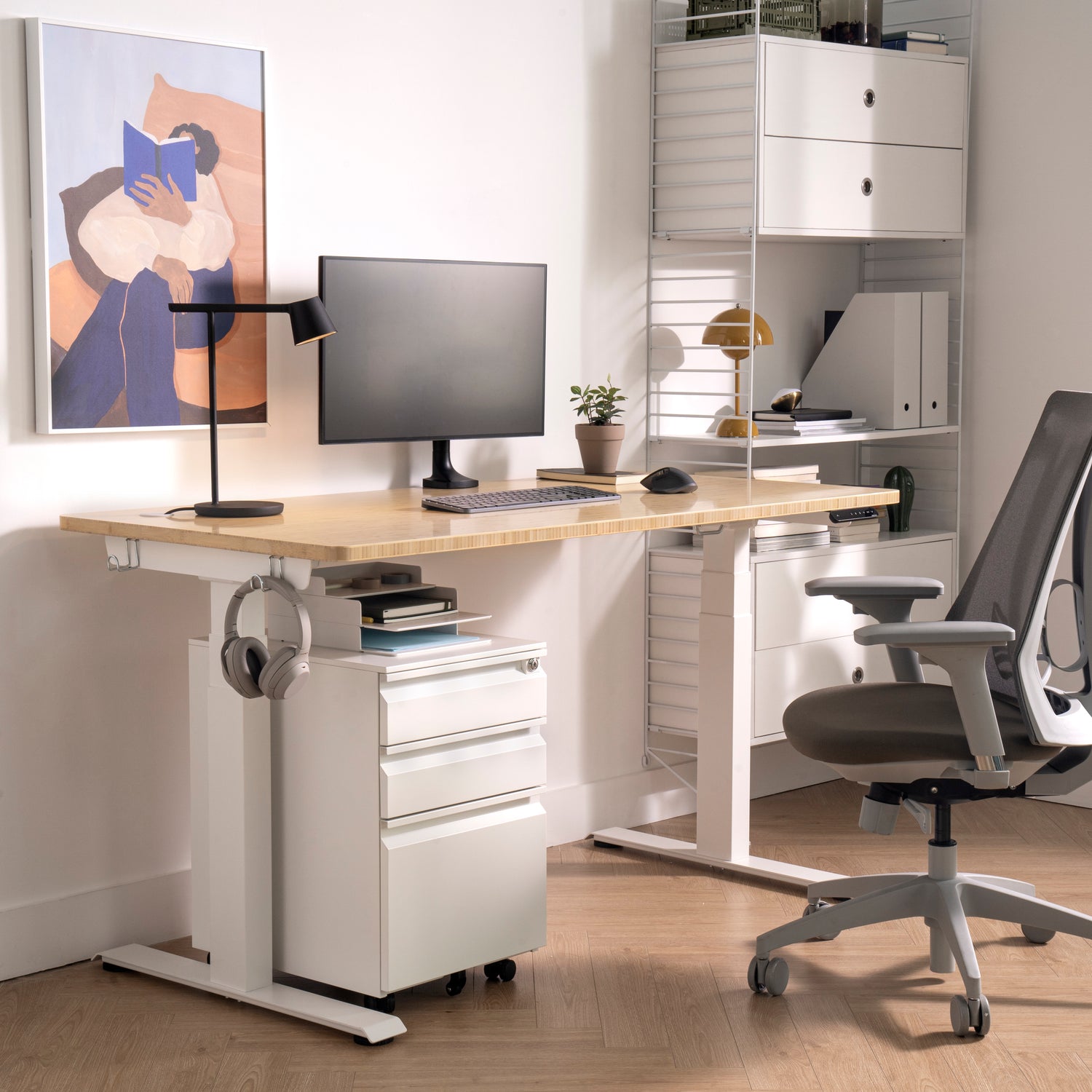 höhenverstellbarer schreibtisch; ergonomischer bürostuhl