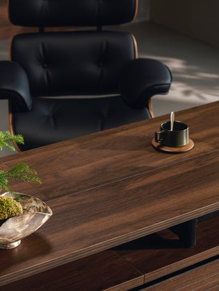 höhenverstellbarer Chefschreibtisch