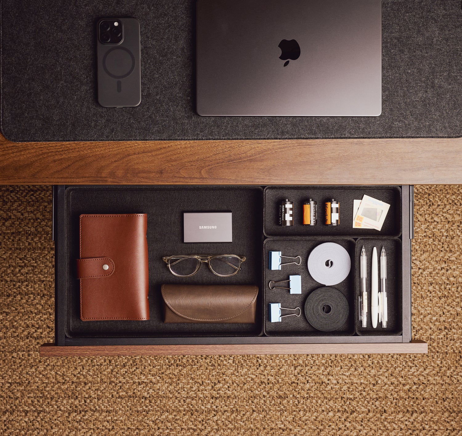 Schublade mit modularen Trennwänden