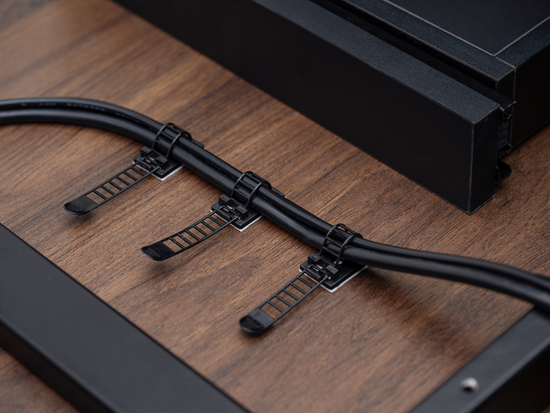 Klebender Kabelbinder