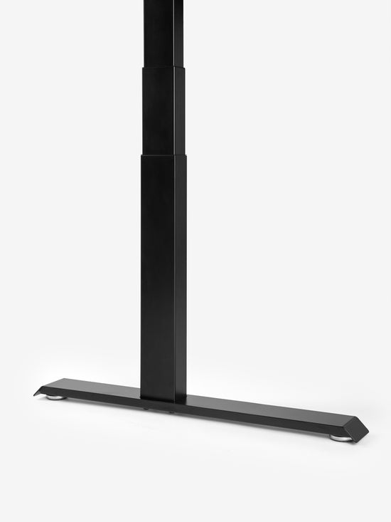 Dicker Querbalken und Fundamente