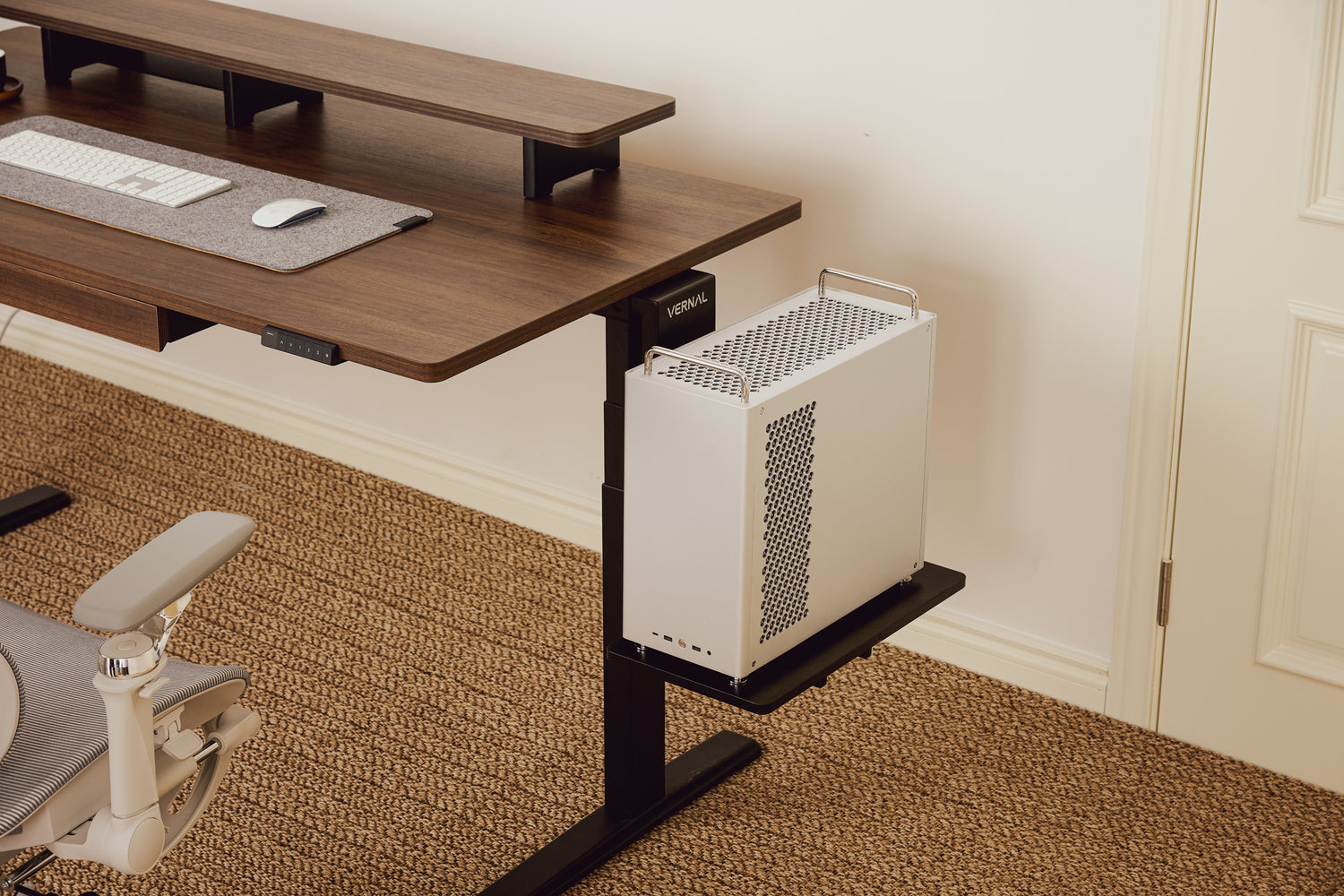 Schwarz Vernal PC Halterung-2