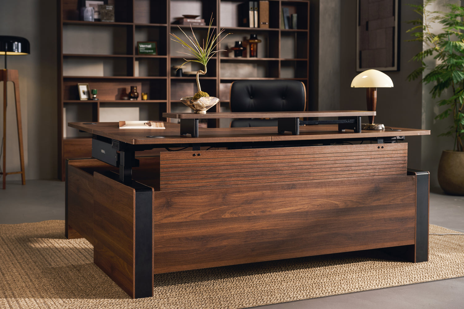 Walnussbaum Vernal L-förmiger Höhenverstellbarer Chefschreibtisch Rechts Mit Paneel-6