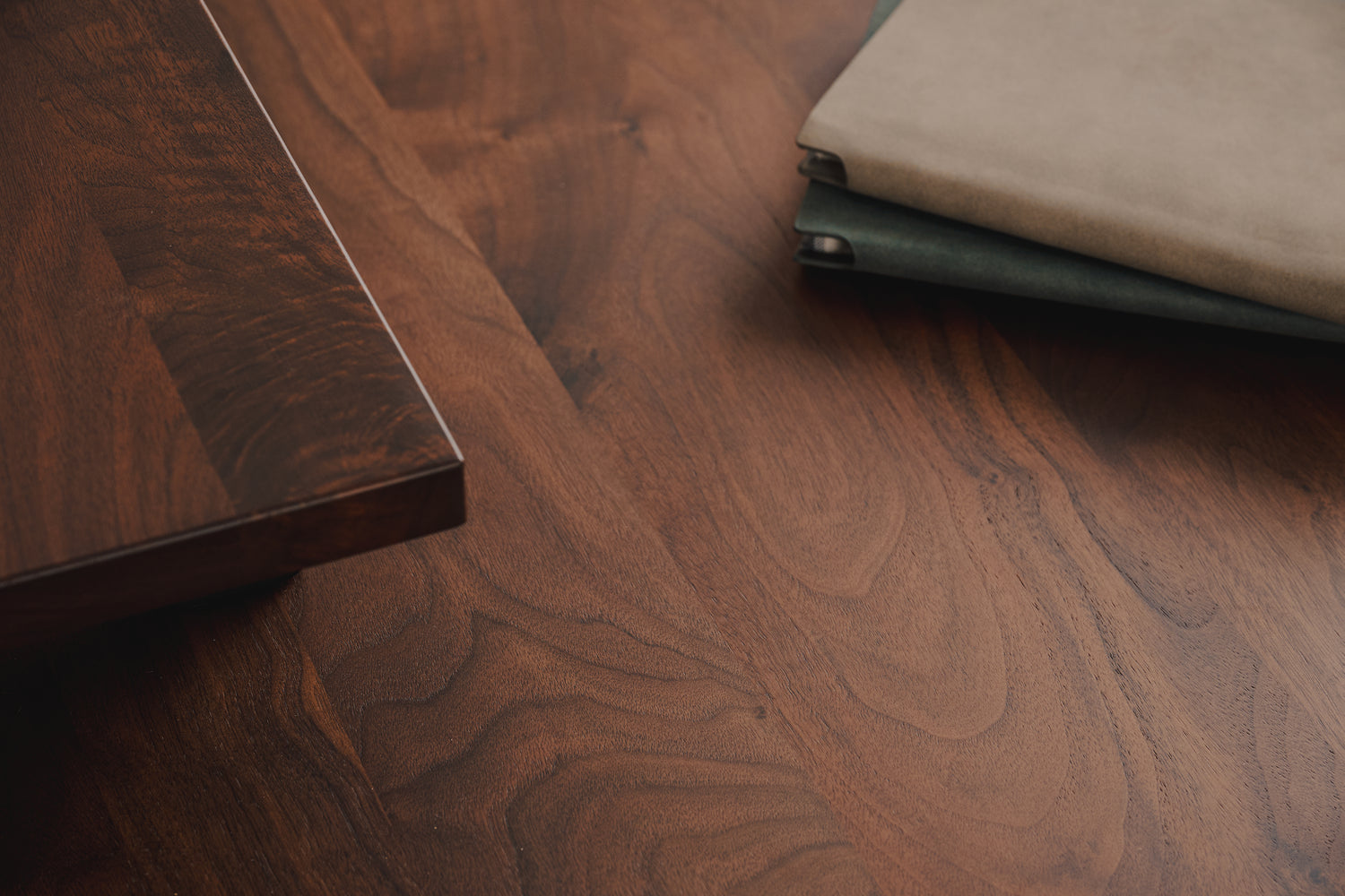 Walnussholz Vernal Core3 Massivholz Höhenverstellbarer Schreibtisch Schwarz-5